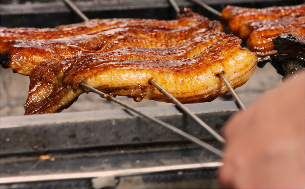 外はパリッと香ばしく、中はふわっとした食感を実現備長炭で焼きあげる至高の「地焼き鰻」